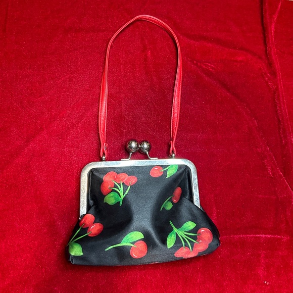 🍒VTG MINI CHERRY PURSE CLUTCH🍒 - Picture 1 of 3